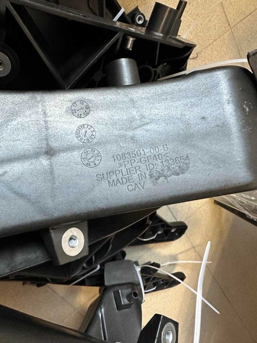 Панель радіаторів,телевізор Tesla M3/MY