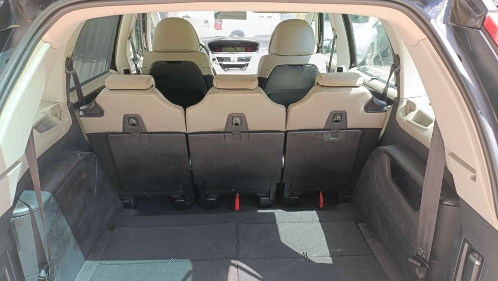 Citroen C4 Grande Picasso 7l automática recebo retoma para facilitar.