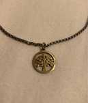 Colar com pendente de árvore dourado