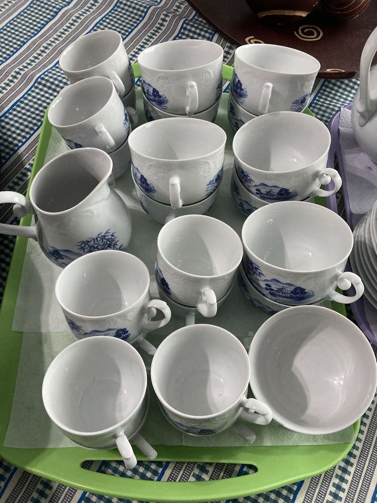 Conjunto de louça em porcelana vintage / serviço de chá, leite e café