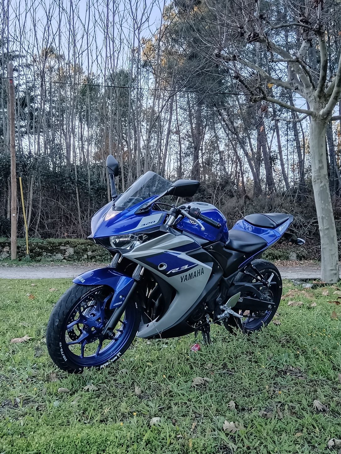 Yamaha R3 Race Blue