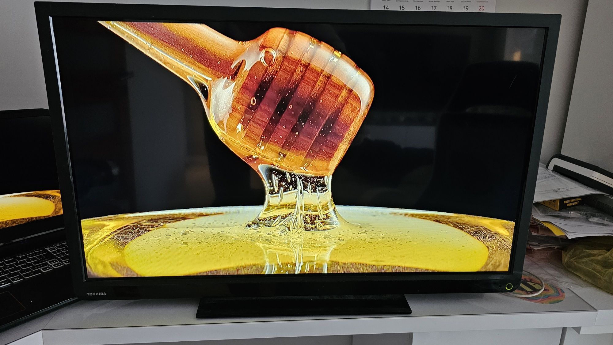 Telewizor LCD  LED Thosiba 32 cale ze złączami hdmi