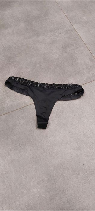 Stringi damskie czarne śliskie