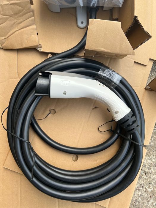 Зарядна станція Eluminocity 32A type 1 RFID card