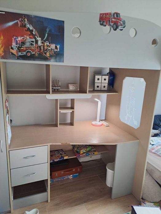 Sprzedam Łóżko z antresola i biurkiem