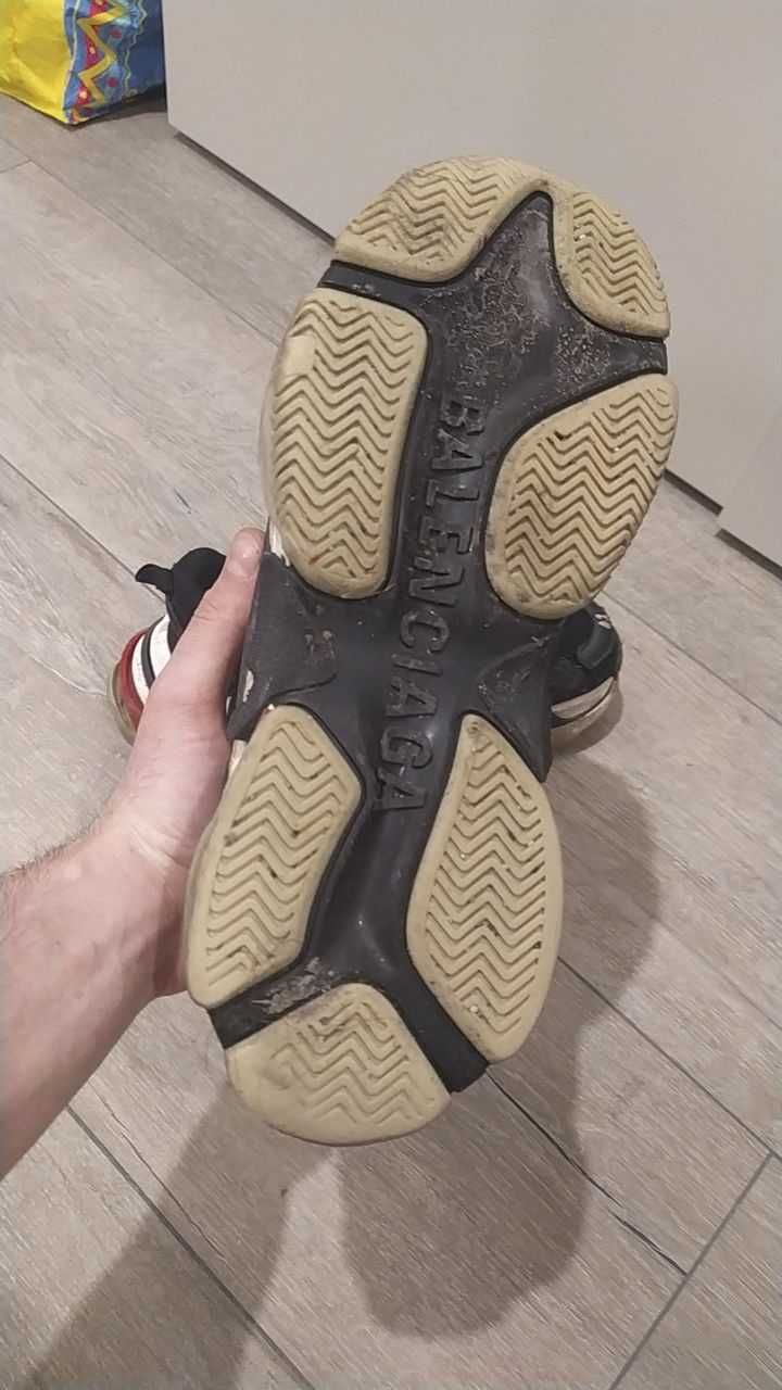 Balenciaga Triple S  R42,5