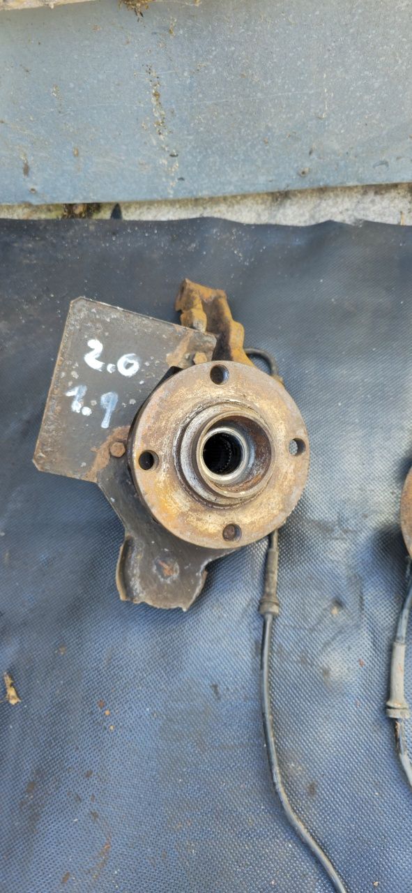 Zwrotnica Piasta Przód Lewy Prawy Audi 80 B4 1.9 2.0L