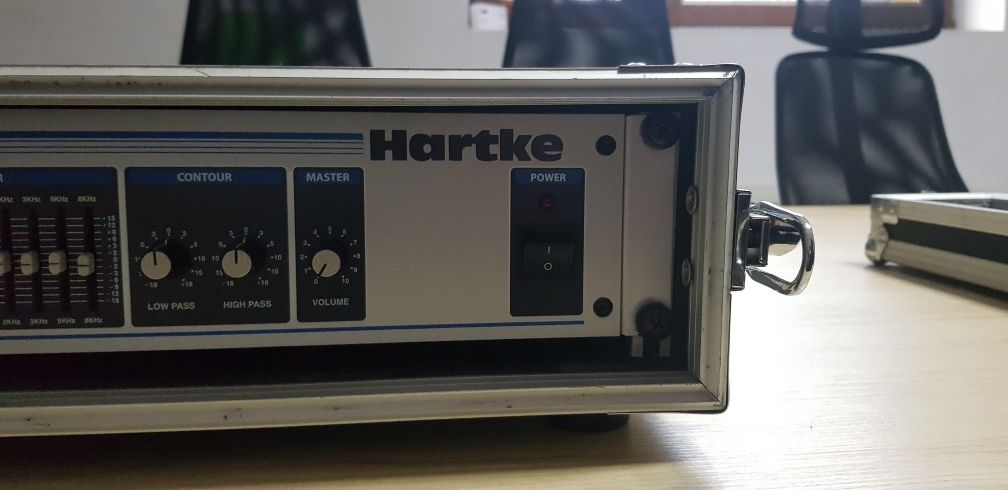 Head basowy Hartke HA2500 w racku