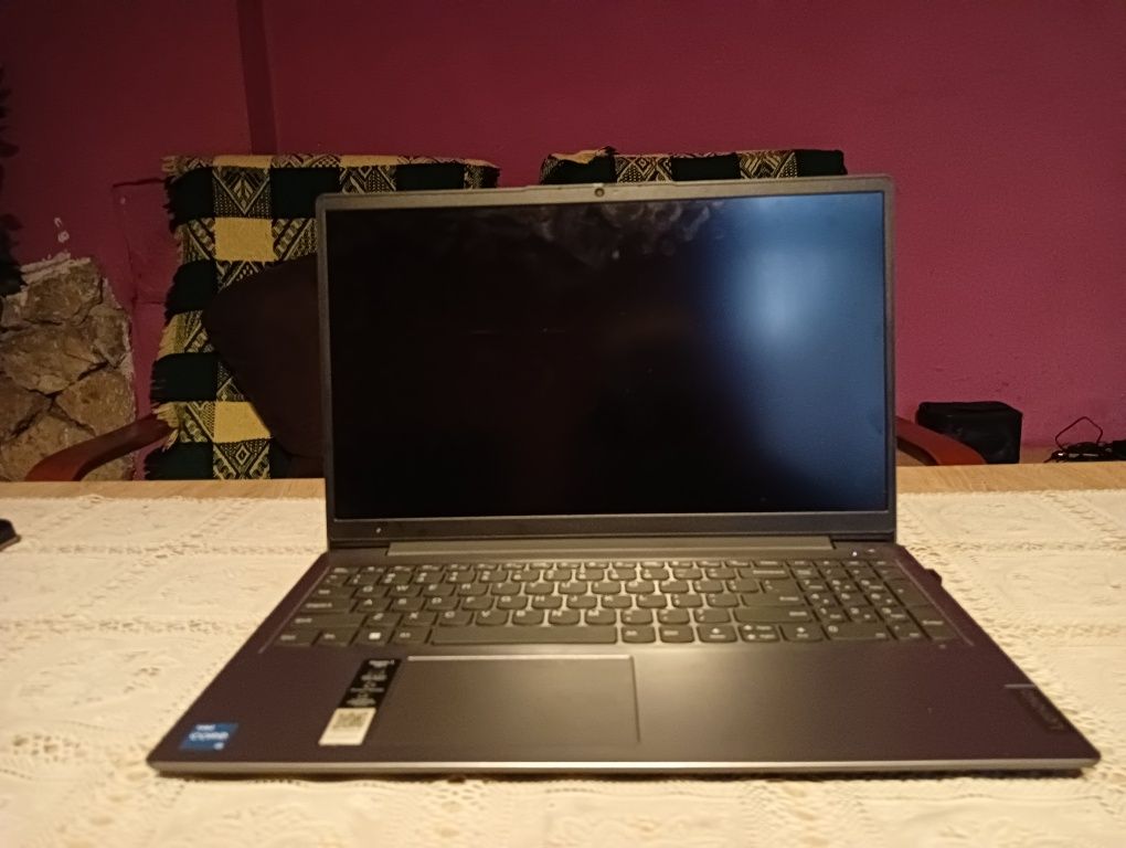 Laptop Ideapad 3 z pudełkiem i ładowarka