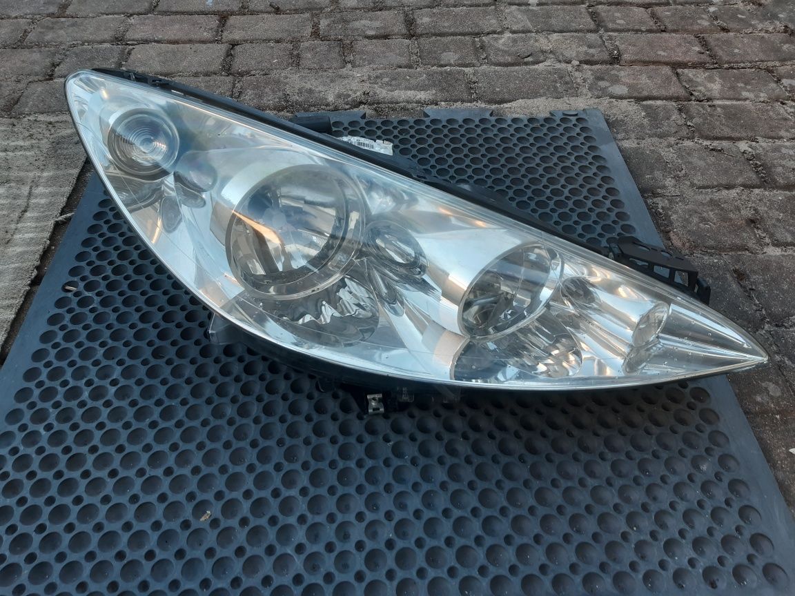 Prawy reflektor przód Peugeot 308 Lift lampa