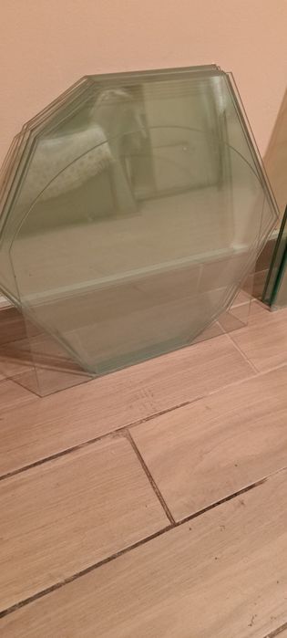 Скляні  полиці  чи  дверки