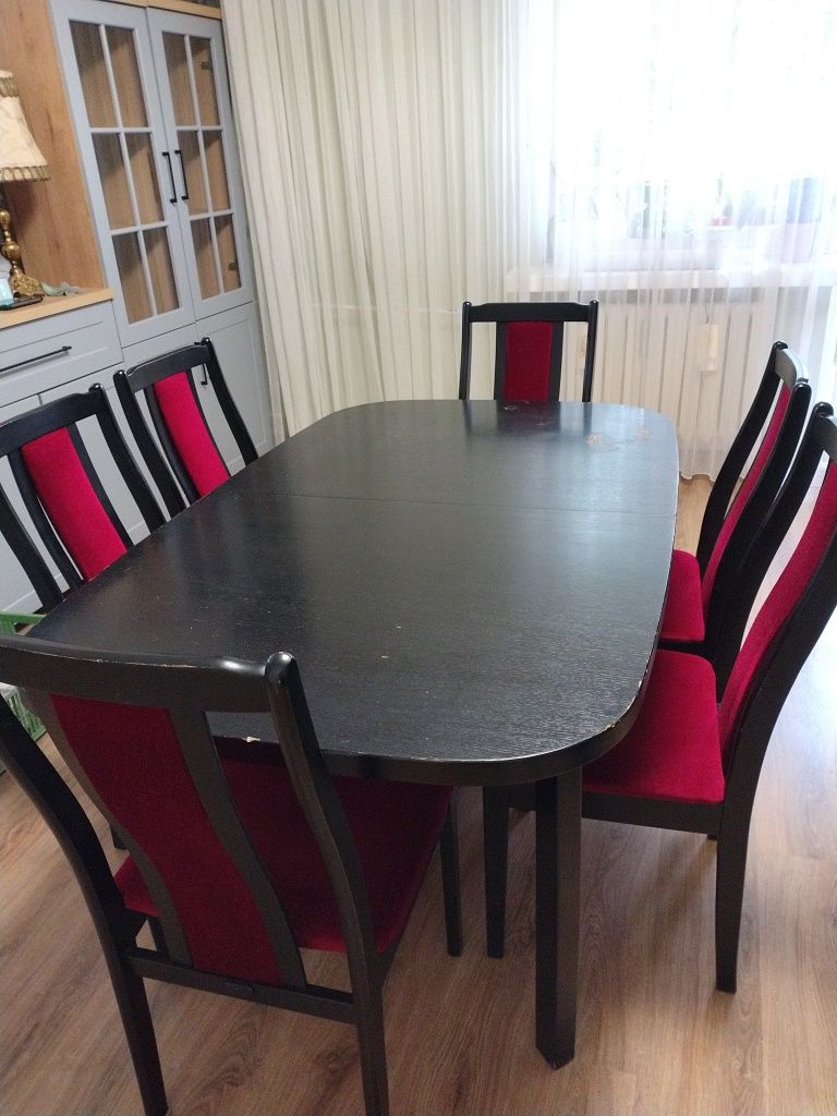 Stół plus sześć krzeseł