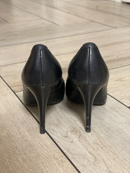 Туфлі лодочки чорні, на каблуці, шкіряні