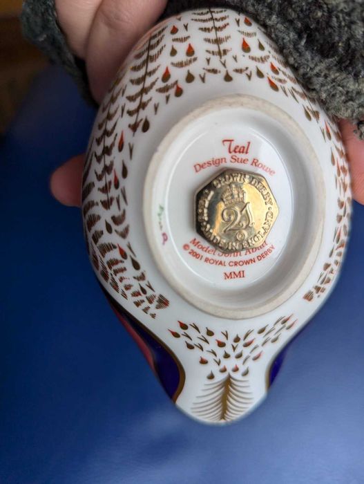 Вінтажна статуетка з кістяного фарфору "Teal"  Royal Crown Derby