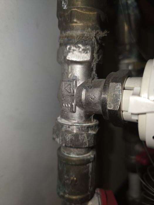 Zawór i głowica termostatyczna herz 20-50st z kapilarą.