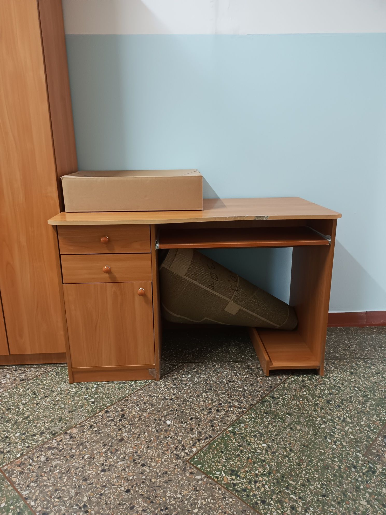 Меблі для офісу, дачі
