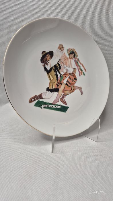 Talerz ozdobny tańce Karolina stara porcelana prl