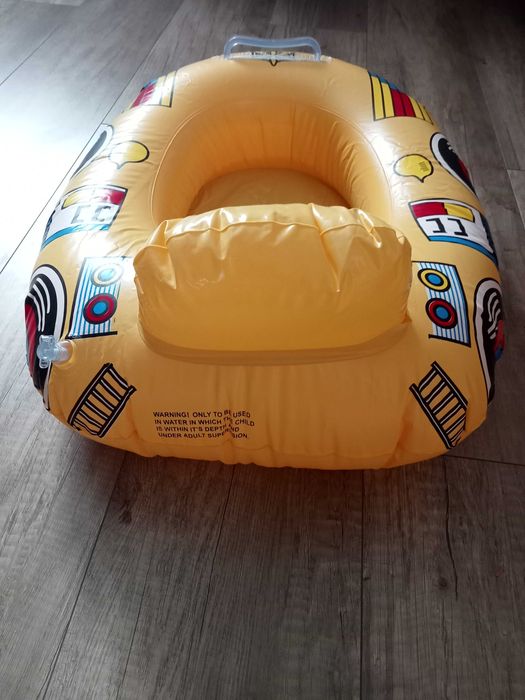 Koło dmuchane do pływania auto z siedziskiem samochód