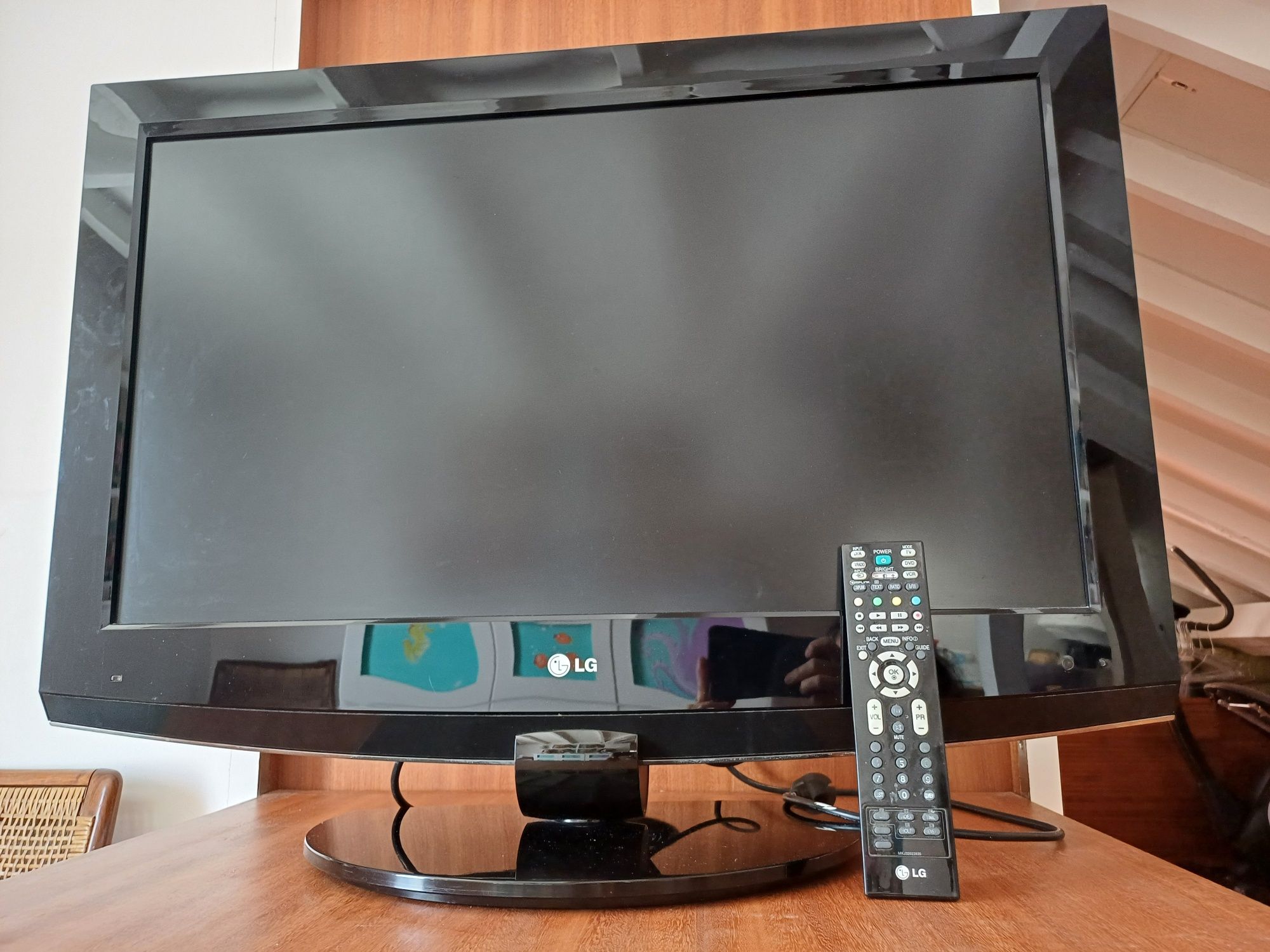 Televisão LG 32 polegadas a funcionar