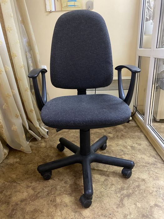 Компʼютерне крісло