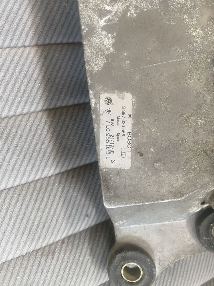 Трапеція склоочисників VW Taureg 2002