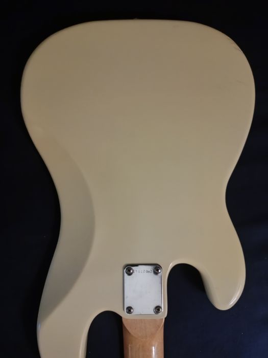 Gitara basowa precision bass