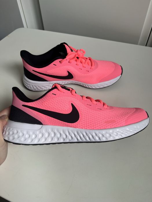 Buty sportowe Nike damskie treningowe fitness do biegania