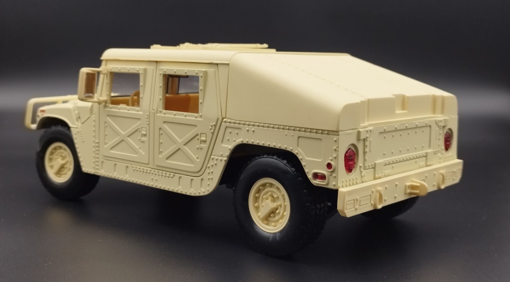 1:18 Motor Max 1992 Hummer Humvee (HMMWV) Model Nowy