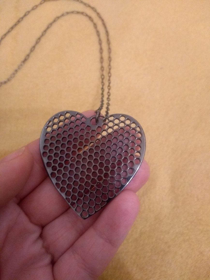 Naszyjnik w kształcie serca