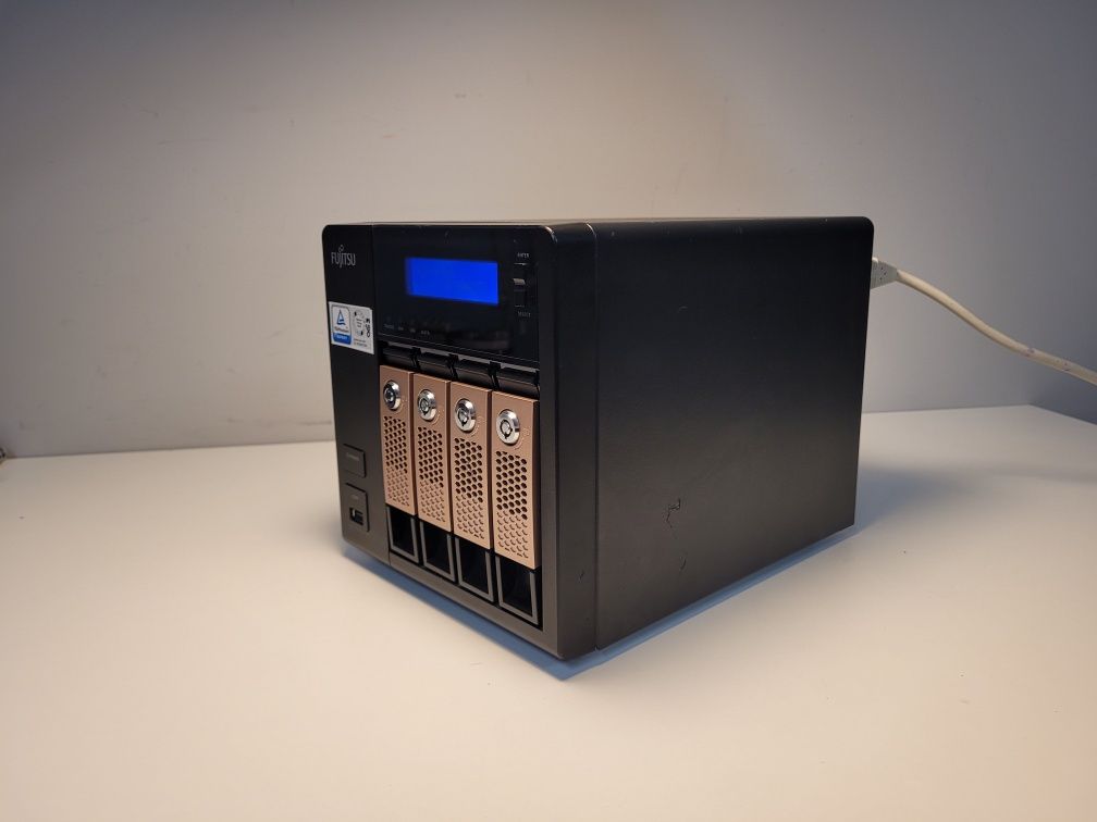Serwer Plików NAS Fujitsu Celvin Q802 - Jak nowy, Energooszczędny