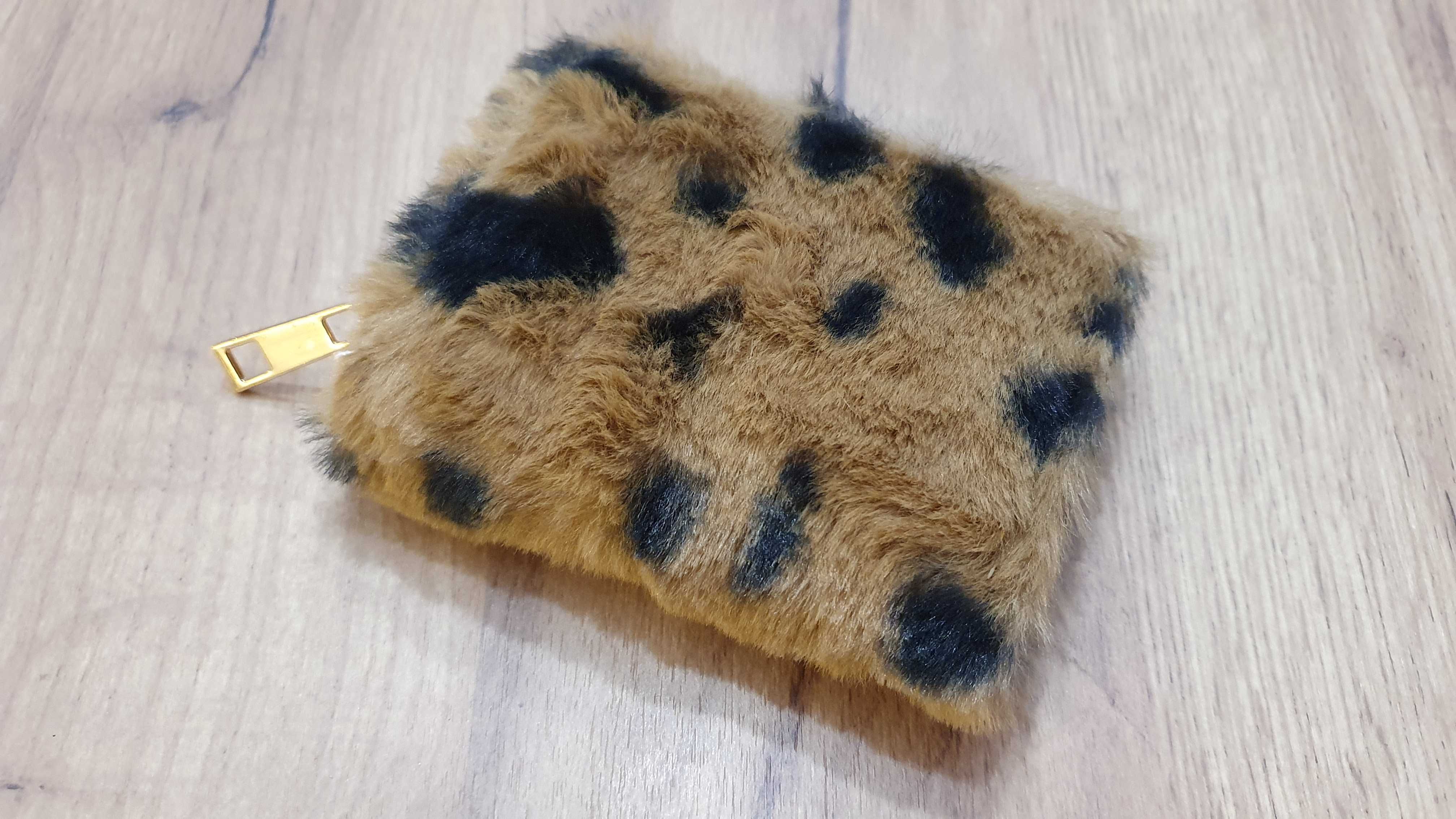 Etui na karty kredytowe/debetowe w panterkę
