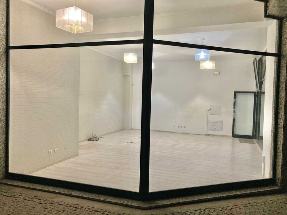 arrendo loja centro S J Mdeira