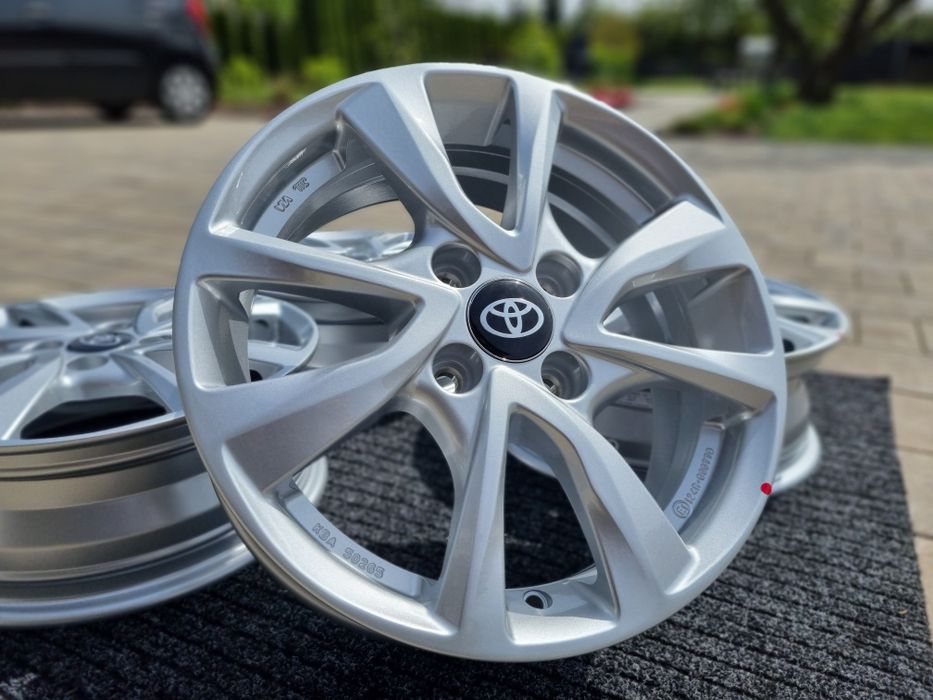 Toyota Yaris 15 " Aygo IQ alufelgi 4x100 Felgi nowe srebrny połysk