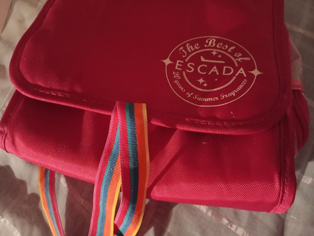 Bolsa organizadora com diversas divisórias