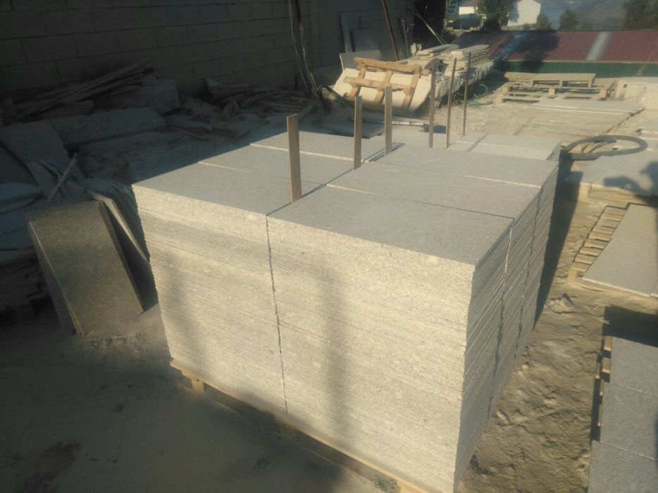 Ladrilho em granito cinza