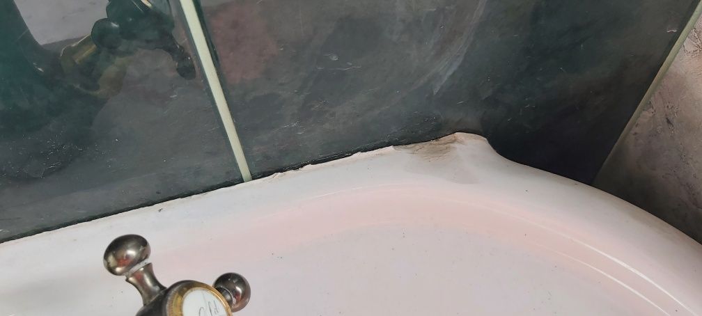 Podwójna umywalka z bateriami, solidna