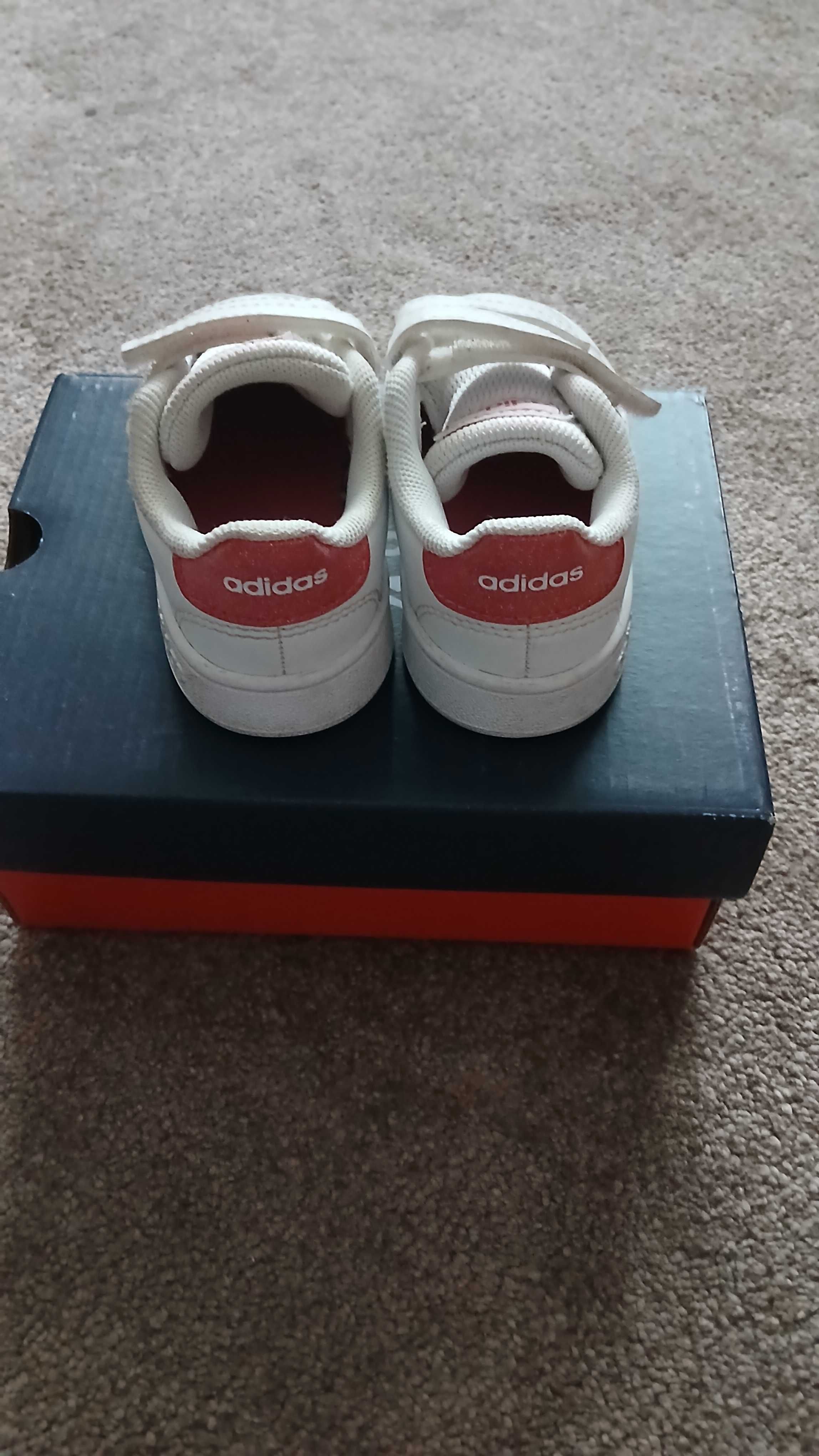 Sapatilhas adidas 21