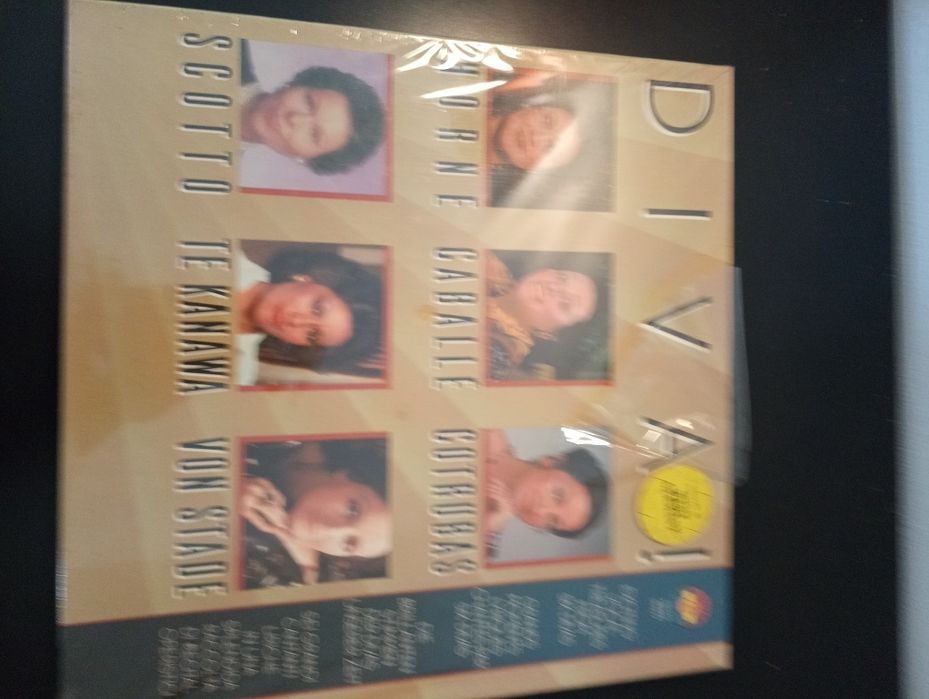 Diva: Six Great Voices 	3x Vinil  Horne, Caballé , Cotrubas ... NOVO