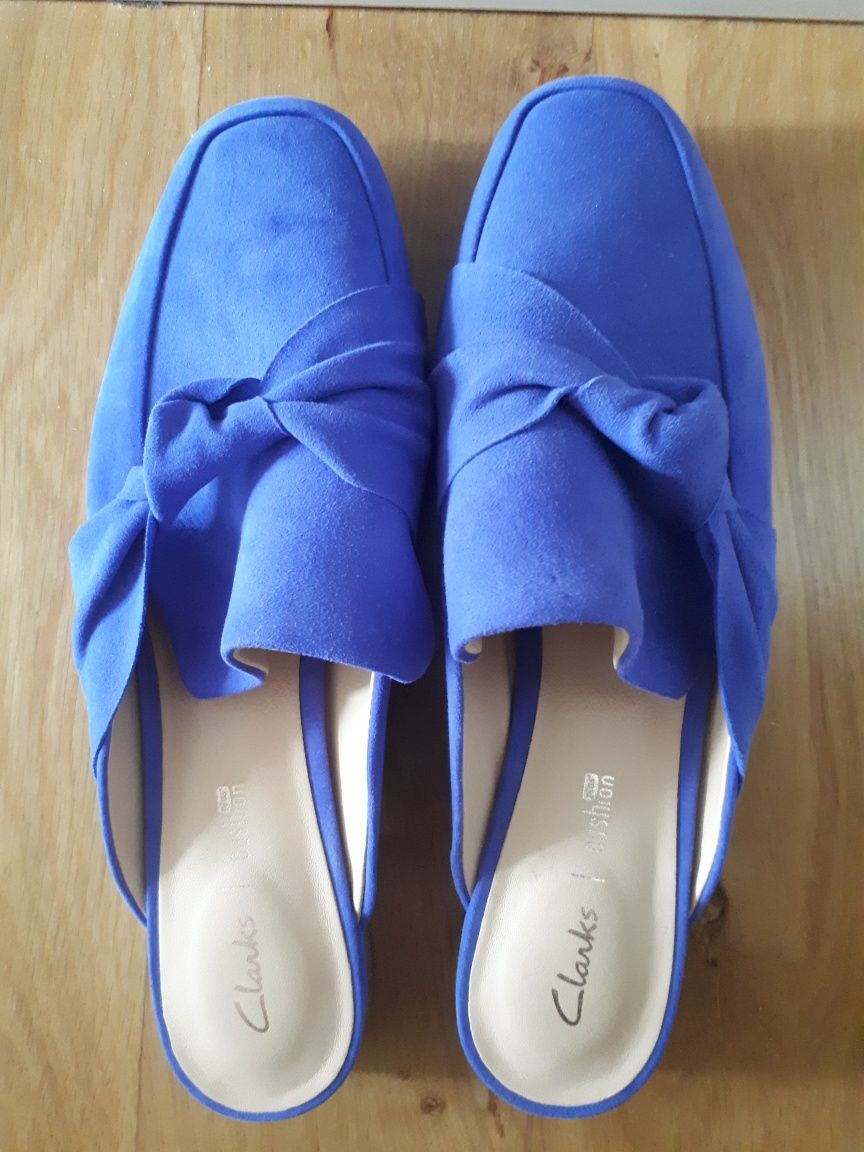 Clarks r38 cobalt skóra