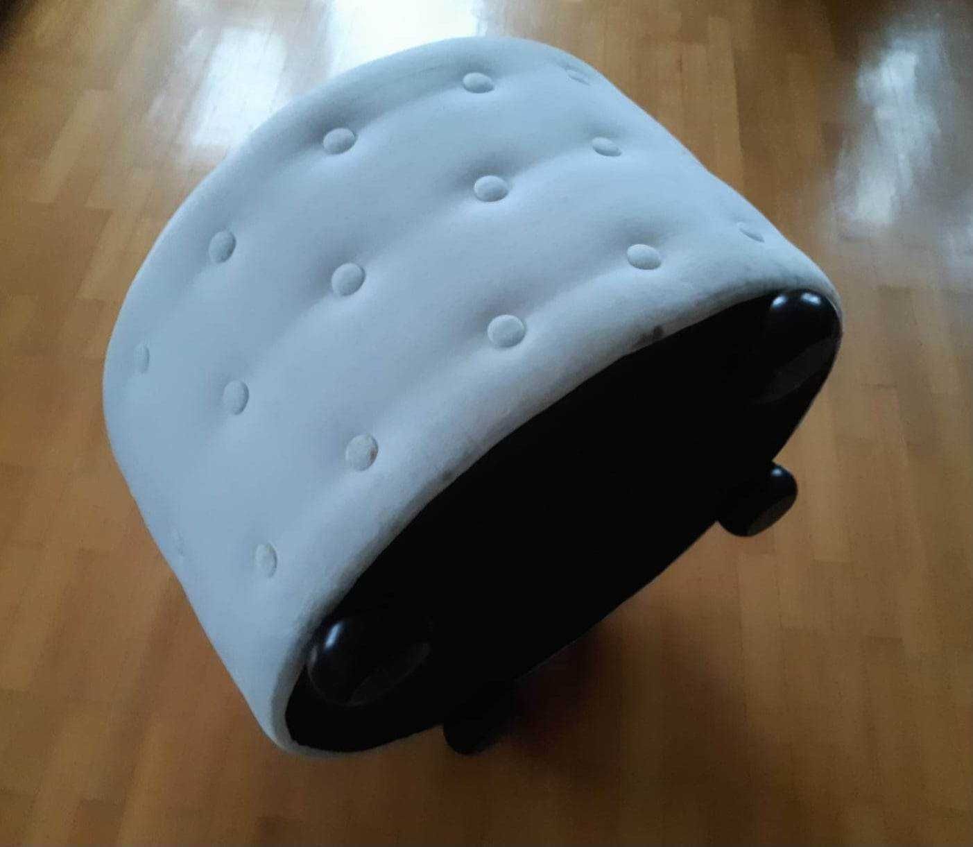 Biały puf glamour. Happy Barok.