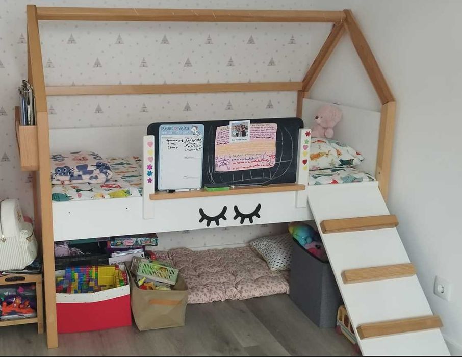 Cama casinha com escorrega e quadro de giz + colchão