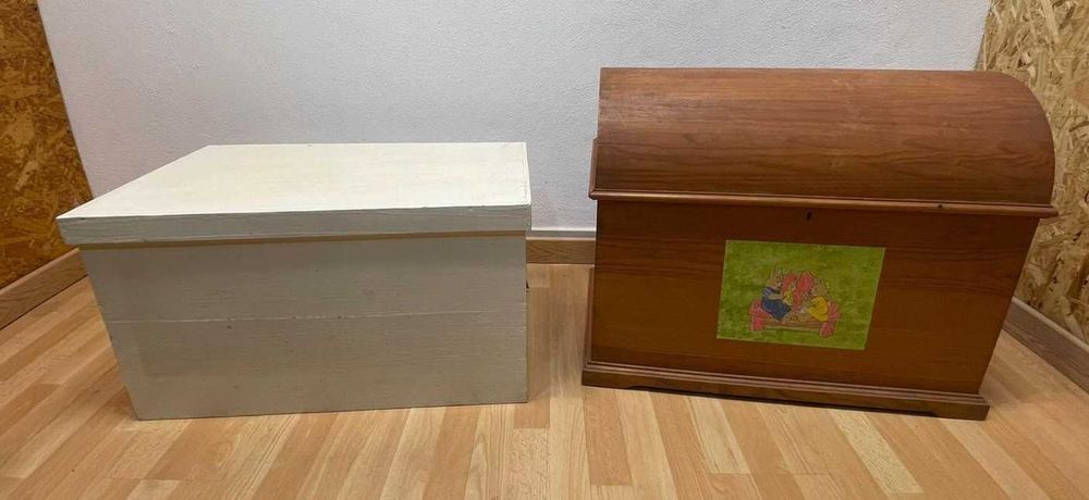 Arcas antigas, baus de arrumação