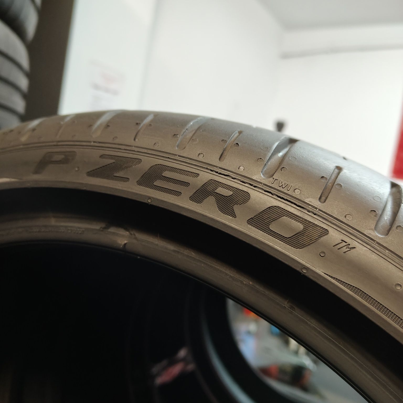 205/40/18 XL Sprzedam komplet opon letnich Pirelli P Zero