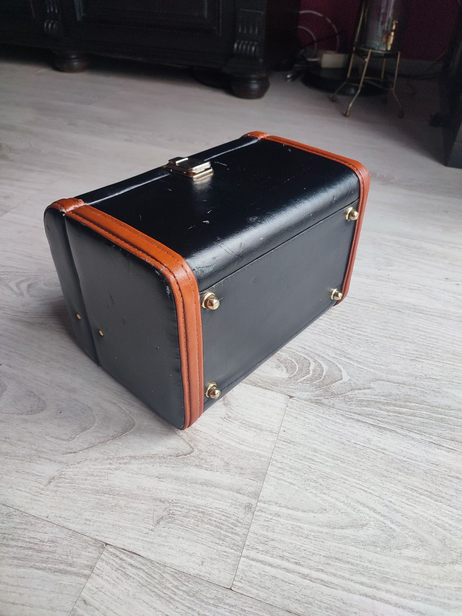 Kuferek na kosmetyki