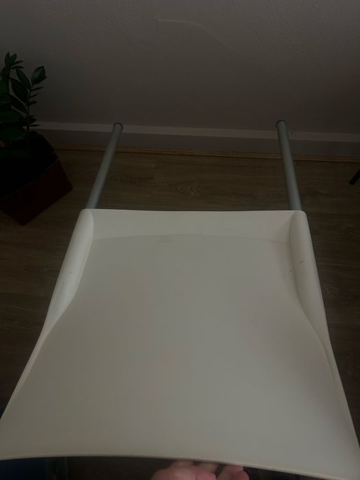 Vendo cadeira branca