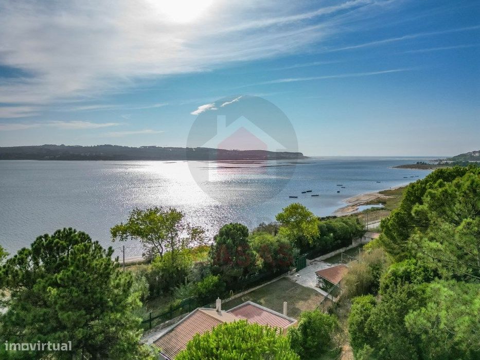 Casa nas margens da Lagoa de Óbidos