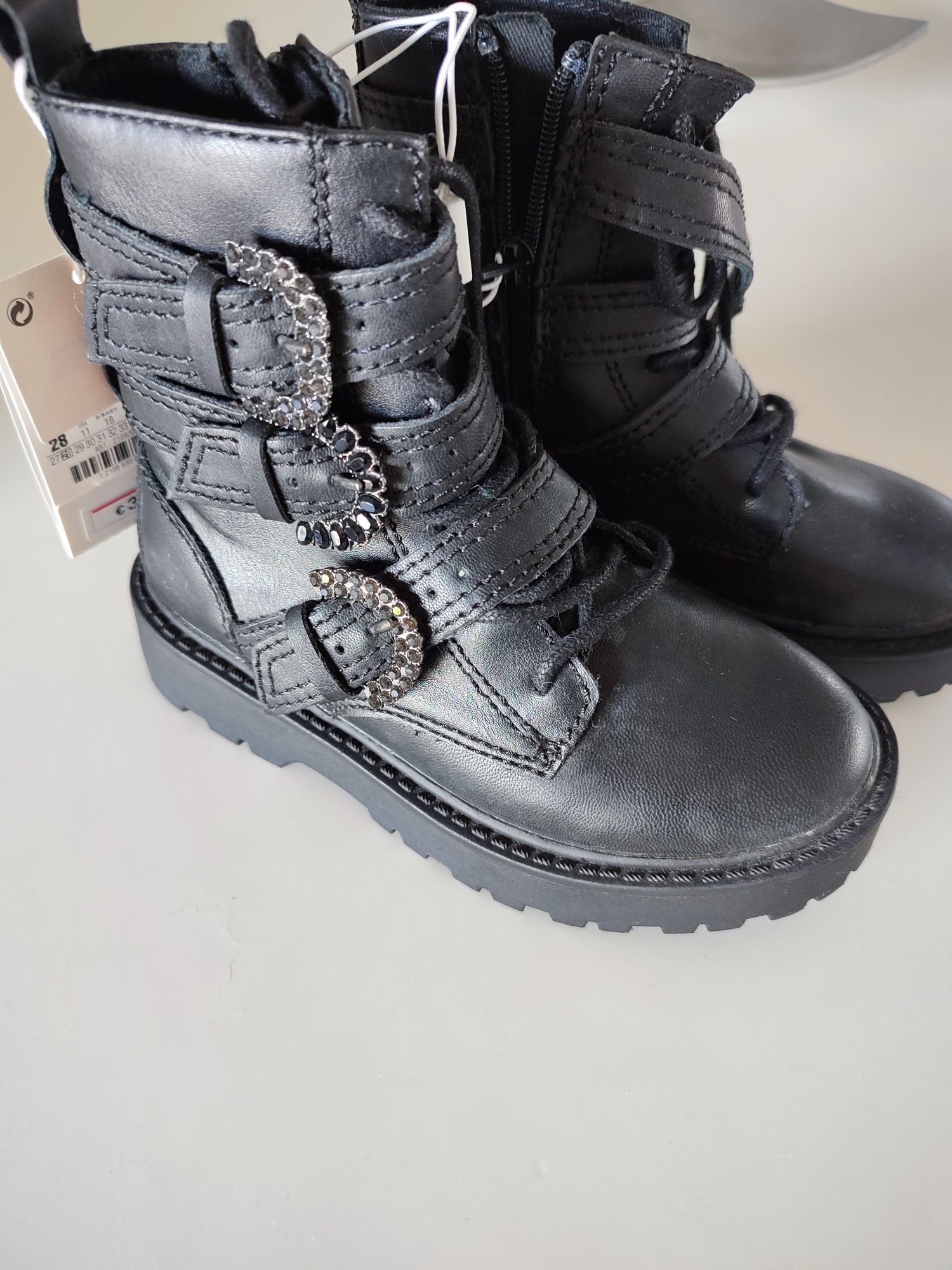 Botas pretas de menina - Novas