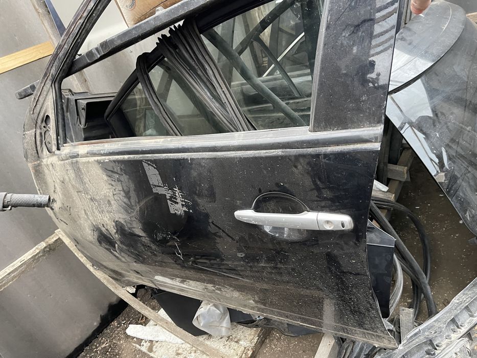 Продам дверь Mitsubishi outlander xl