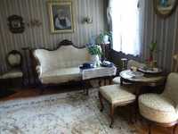 stylowe meble Ludwik Filip kanapa sofa i jedno krzesło