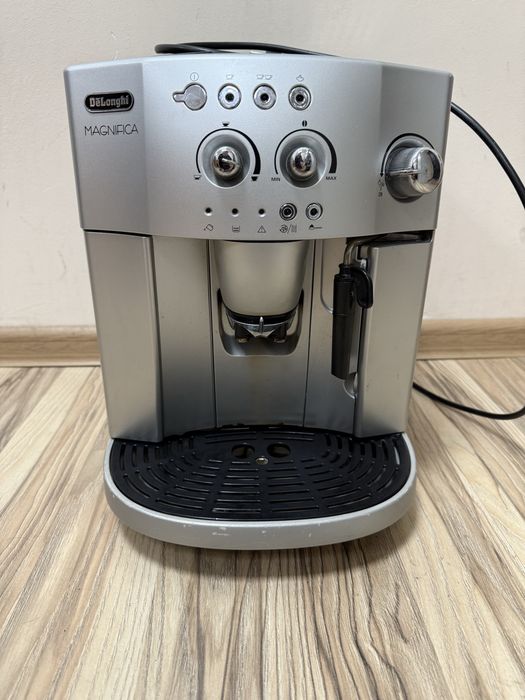 Продам кофемашину DELONGHI